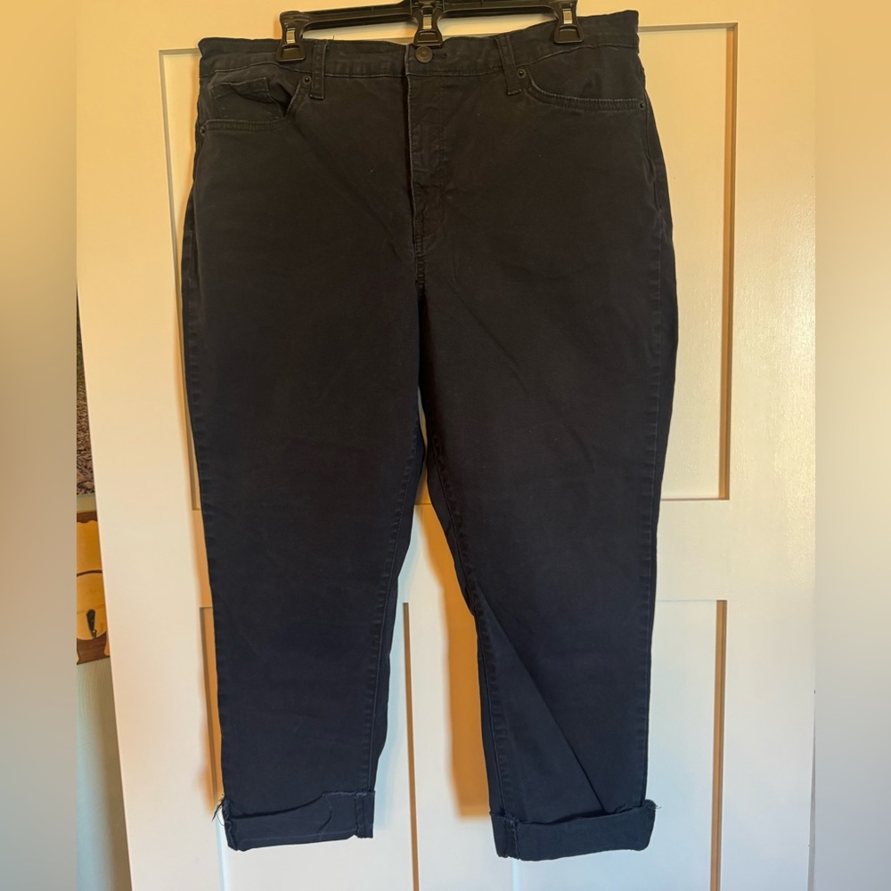Women’s Crown & Ivy Cropped Black Pants